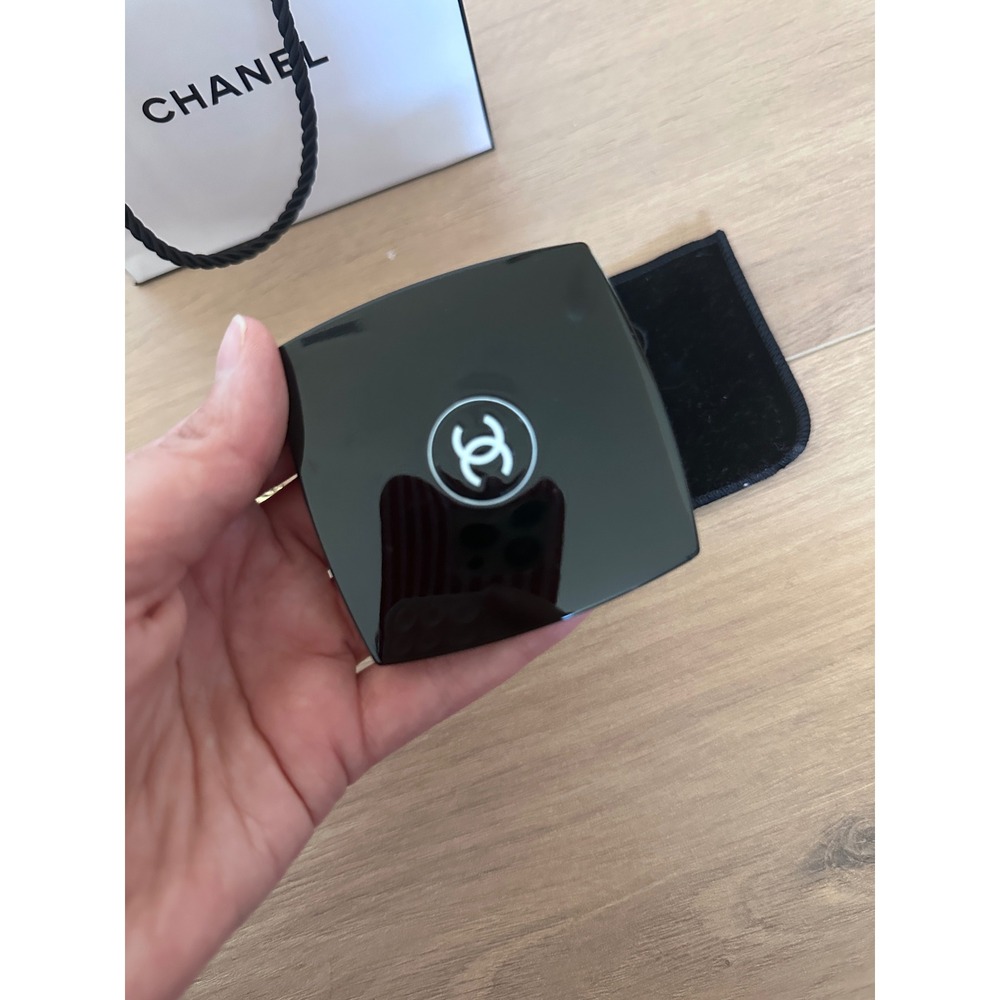 Chanel Miroir Double Facettes Compact Mirror Black with Pouch and No 5 Charm - Picture 4 of 7
